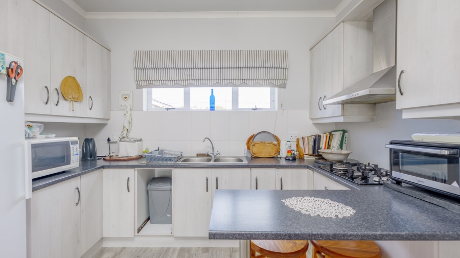 7 Bedroom Property for Sale in Struisbaai Western Cape
